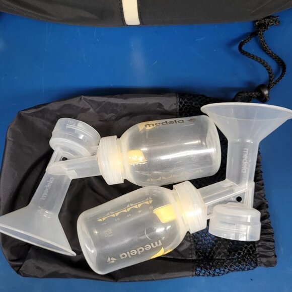Medela Pump In Style Advanced Breast Pump with Bag & Other Accessories - Picture 5 of 12
